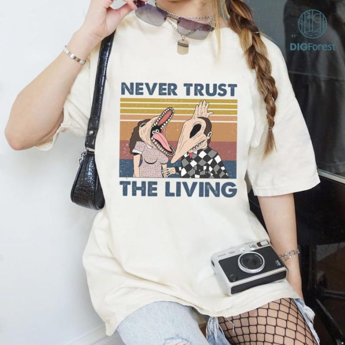 Never Trust The Living Vintage T Shirt Beetlejuice Lovers Fan Movie T Shirt, Horror Movie Shirt, Beetejuice 1988 Movie T-Shirt, Vintage Halloween Movie Shirt, Beetejuice. Gift, Halloween Party