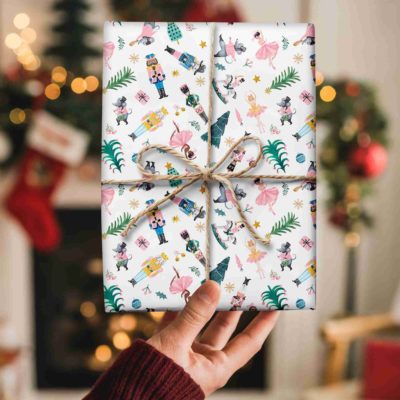 National Lampoon Christmas Vacation Wrapping Paper – Funny Clark Griswold & Cousin Eddie Xmas Gift Wrap National Lampoon Christmas Vacation Wrapping Paper – Funny Clark Griswold & Cousin Eddie Xmas Gift Wrap